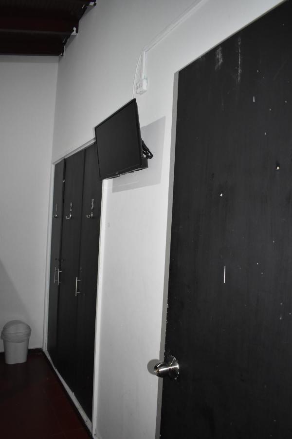 Esmed Hostel Μεντεγίν Εξωτερικό φωτογραφία