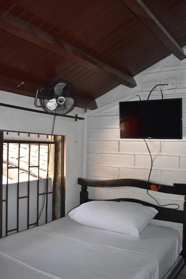 Esmed Hostel Μεντεγίν Εξωτερικό φωτογραφία